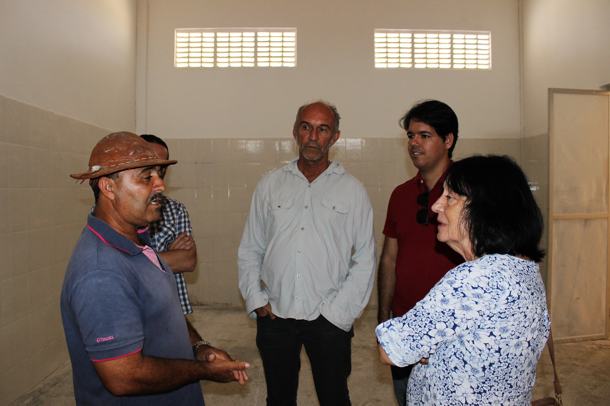 Dr. Renan Tavares e Dra. Odelsia Alcina fazem visita técnica às casas de farinha