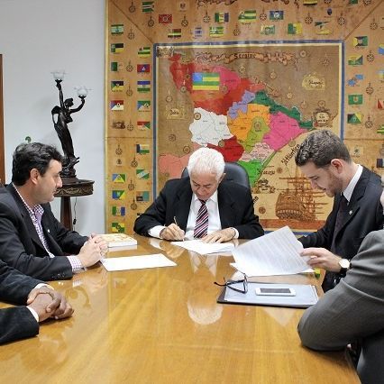 Da esquerda para a direita: Brenno Barreto, Professor Uchôa e Dr. Diego Menezes