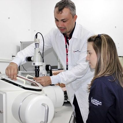 Dra. Juliana Faccin e Dr. Cássio dos Santos