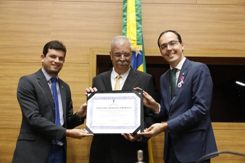 Professor Paulo do Eirado Dias Filho receives the Title of Sergipan Citizenship